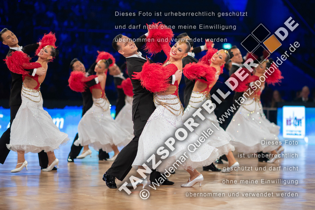 20251206-03583 | Hier finden Sie Tanz Bilder vom Latein und Standard Formationen tanzen. Sportbilder vom Tanzsport. Schöne Fotos und von Weltmeisterschaft, Europameisterschaft, Bundesliga, Regionalliga, Oberliga und Landesliga sowie von GOC Stuttgart, DanceComp, WM Bremen