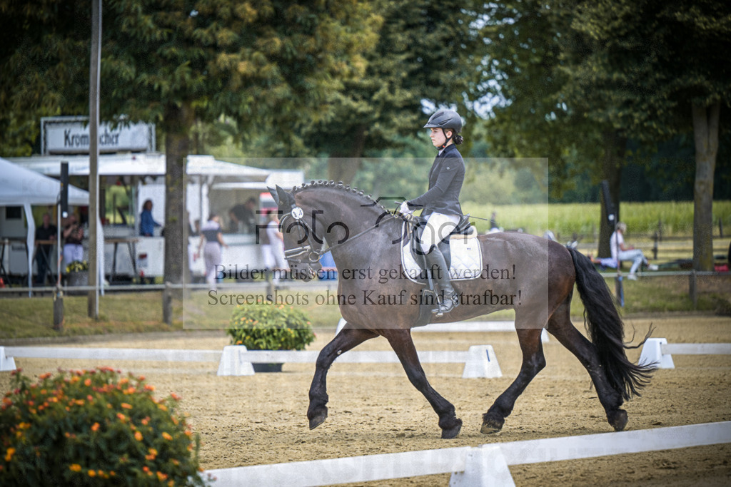 DOS_1711 | Entdecke hochwertige Reitturnierfotos von Foto Oger. Professionell, emotional und authentisch – jetzt Lieblingsmomente im Shop bestellen.Deutschlandweite Turnierfotografie. - Realisiert mit Pictrs.com