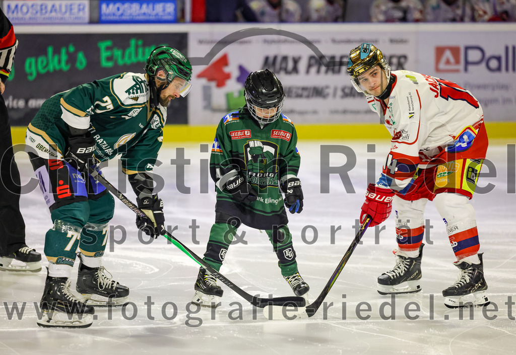 2026-02-20_046_TSV_Erding_gegen_Deggendorfer_SC | Erding, Deutschland, 20.02.2026:Eishockey, Oberliga Süd 2025 / 2026, 49. Spieltag, TSV Erding gegen Deggendorfer SC, Endergebnis: 4:1Philipp Michl (Erding Gladiators, #77), Ty Jackson (Deggendorfer SC, #14)Foto: Christian Riedel / fotografie-riedel.net