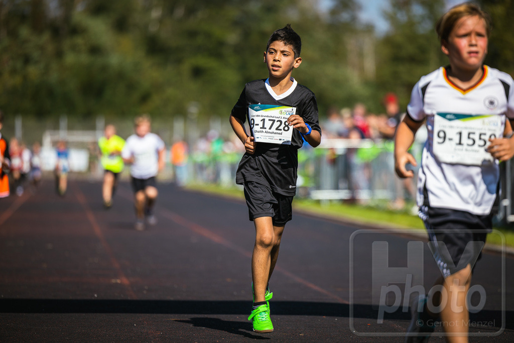 16. Hoywoj-CityLauf im Sportforum Hoyerswerda - 16.09.2023 | 1km VBH-Grundschul-Lauf 2. Klassen - Realisiert mit Pictrs.com