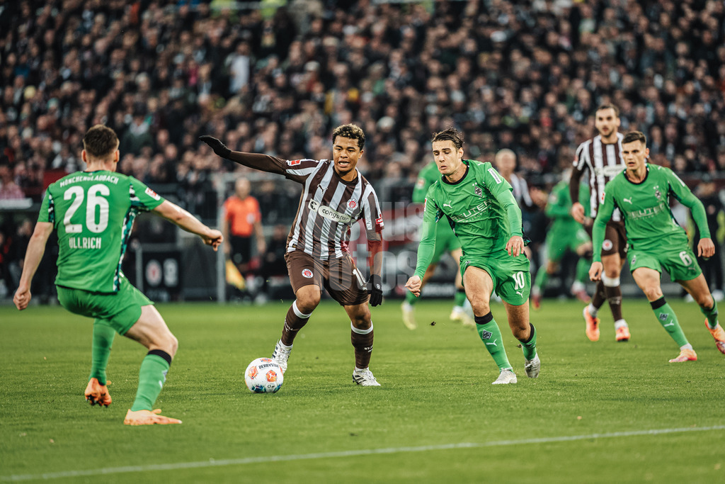 Fußball | Männer | Saison 2025/2026  | Fußball-Bundesliga | 09. Spieltag | FC St. Pauli vs. Borussia Mönchengladbach | 01.11.2025 | Joel Chima Fujita (#16, FC St. Pauli)