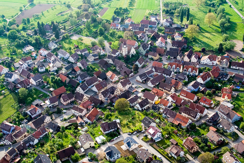 Luftbild: Dorf - Ansicht im Ortsteil Gräfenhausen in Birkenfeld im Bundesland Baden-Württemberg in Deutschland. Foto: IMG_2047.jpg vom 14.05.2006 durch Werner Riehm/FLY-FOTO.de