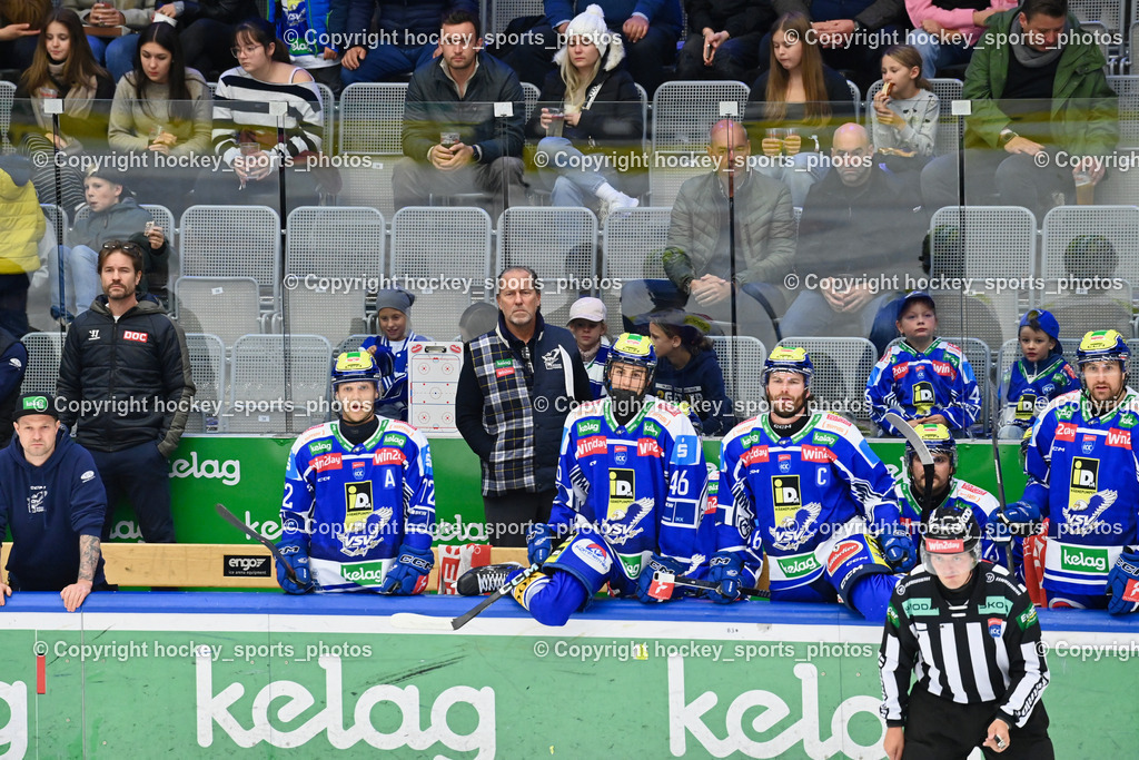 EC IDM WÄRMEPUMPEN VSV vs. FTC-TELEKOM JÉGKORONG | Spielerbank EC VSV, Dr. André Drobez Teamdoc EC VSV, Tray Tuomie Headcoach EC VSV, Christoph Apoloner Equipment Manager EC VSV, EC IDM WÄRMEPUMPEN VSV vs. FTC-TELEKOM JÉGKORONG, EC IDM WÄRMEPUMPEN VSV vs. FTC-TELEKOM JÉGKORONG am 19.10.2025 in Villach (Stadthalle Villach), Austria, (Photo by Bernd Stefan)