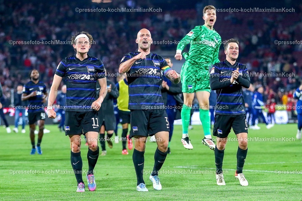 1FC05042502222 | 05.04.2025, Fußball, 1. FC Köln - Hertha BSC, 2.. Fußball Bundesliga, 28. Spieltag, RheinEnergie-STADION, Saison 2024 2025: Freude nach dem Sieg. Fabian Reese (Hertha BSC #11) Toni Leistner (Hertha BSC #37) Torwart Tjark Ernst (Hertha BSC #01) Diego Demme (Hertha BSC #06) DFB regulations prohibit any use of photographs as image sequences and or quasi-video.
