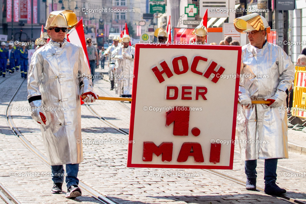 Hauptplatz Linz_ 1. Mai Umzug 2025_ 01.05.2025-24 | 01.05.2025, Hauptplatz Linz, AUT, Hauptplatz Linz, im Bild 1. Mai Umzug 2025 Linz Hauptplatz, SPOE, Hoch der 1. Mai
