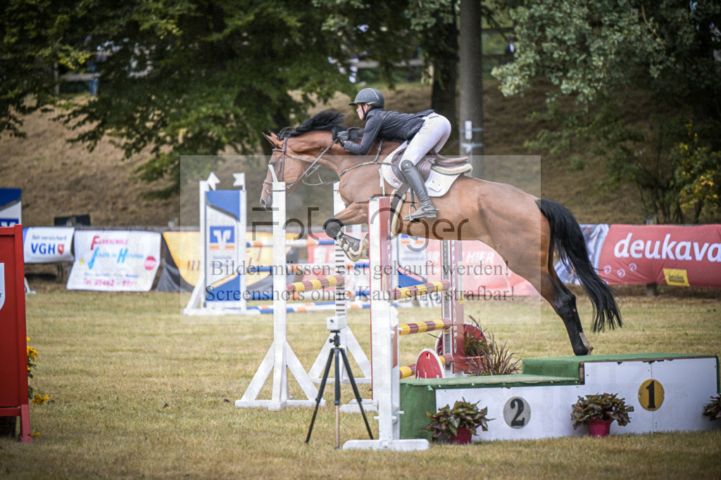 DOS_0504 | Entdecke hochwertige Reitturnierfotos von Foto Oger. Professionell, emotional und authentisch – jetzt Lieblingsmomente im Shop bestellen.Deutschlandweite Turnierfotografie. - Realisiert mit Pictrs.com