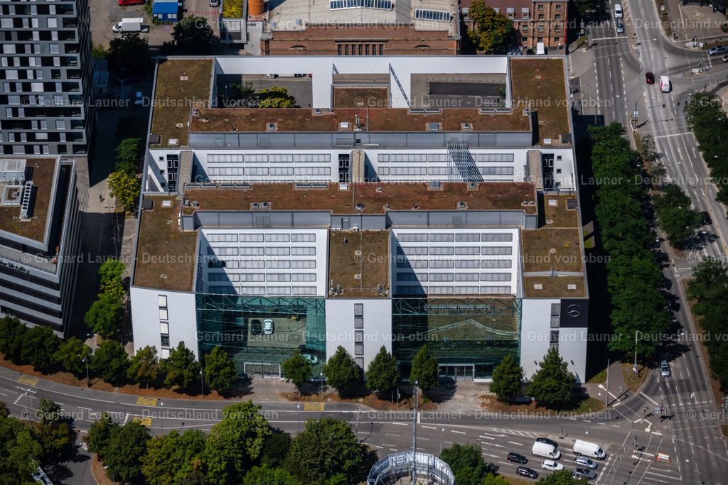 4034709 | STUTTGART 22.07.2020 Banken- Verwaltungsgebäude des Finanzdienstleistungs- Unternehmens " Mercedes-Benz-Bank " in Stuttgart im Bundesland Baden-Württemberg, Deutschland. Weiterführende Informationen bei: Bülow AG,  Daimler Fleet Management GmbH,  HPP Architekten GmbH,  Mercedes-Benz Bank AG. // Banking administration building of the financial services company " Mercedes-Benz-Bank " in Stuttgart in the state Baden-Wurttemberg, Germany. Further information at: Buelow AG,  Daimler Fleet Management GmbH,  HPP Architekten GmbH,  Mercedes-Benz Bank AG. Foto: Gerhard Launer