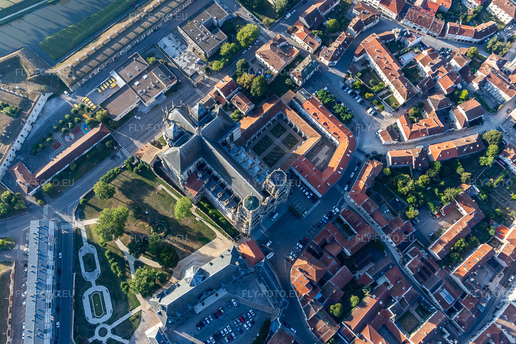 Vue aérienne: Cathédrale Saint-Étienne à Toul dans le département Meurthe et Moselle, France. Photo: IMG_118121.jpg prise le 15/09/2019 par Werner Riehm/FLY-FOTO.euRésolution de l'original: 4409 x 2940 px
