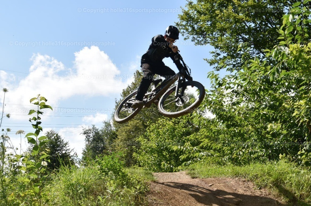 DSC_0042 | Sportfotografie , Motorsport, Motoross, Reitsport, Mointainbike, Enduro,
Landschaft , Outdoor, Eventfotografie, Landschaft, Bilder online bestellen - Realisiert mit Pictrs.com