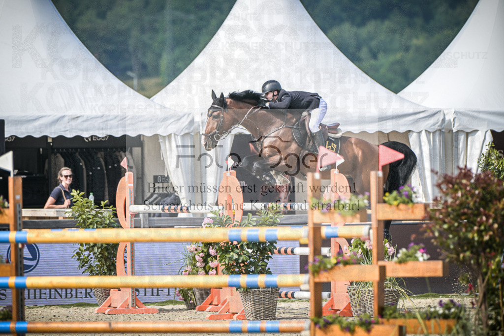 DOS_7647 | Entdecke hochwertige Reitturnierfotos von Foto Oger. Professionell, emotional und authentisch – jetzt Lieblingsmomente im Shop bestellen.Deutschlandweite Turnierfotografie. - Realisiert mit Pictrs.com