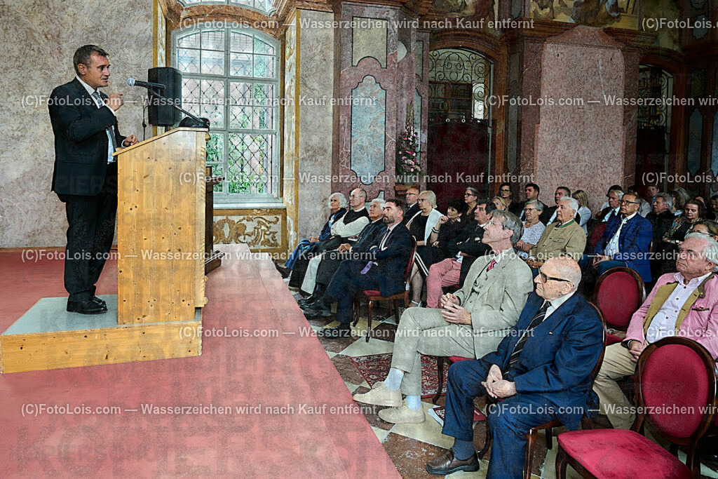 ALP0282_XXXIX_Chopin-Festival_Eroeffnung_Erber Anton | (C)FotoLois.com, Alois Spandl, XXXIX. internationales CHOPIN-Festival in der Kartause Gaming, Eröffnung des Festivals mit Einmarsch der Goldhaubengruppe Lackenhof mit der Musikkapelle Gaming sowie den Ehrengästen und Eröffnungsansprachen in der Barockbibliothek, Fr 4. August 2023.