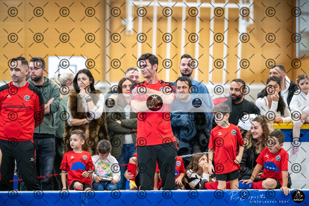 20241124_FCR-Hallenturnier-G_1_085 | Sport und Naturfotografie von Roberto Esposito zeigt echte Momente Bewegung und die Schönheit der Natur. Ausdrucksstarke Bilder schaffen Emotionen.