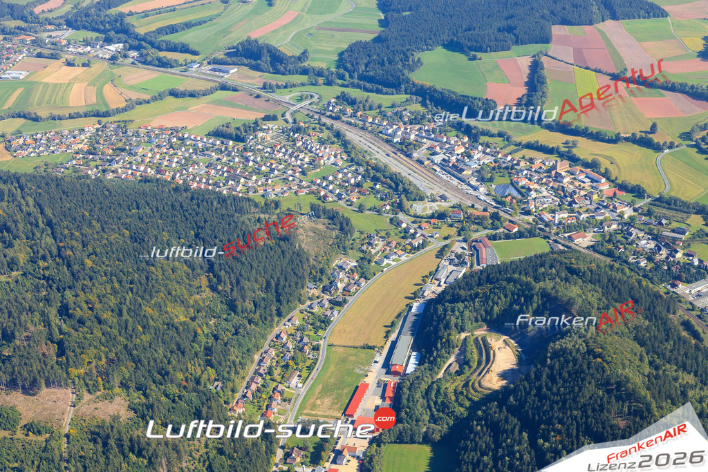 Die Luftaufnahme Welitsch - Pressig wurde vom UL-Flugzeug (keine Drohne) aus fotografiert.Hohe Druck- Auflösung-die Geschenkidee!