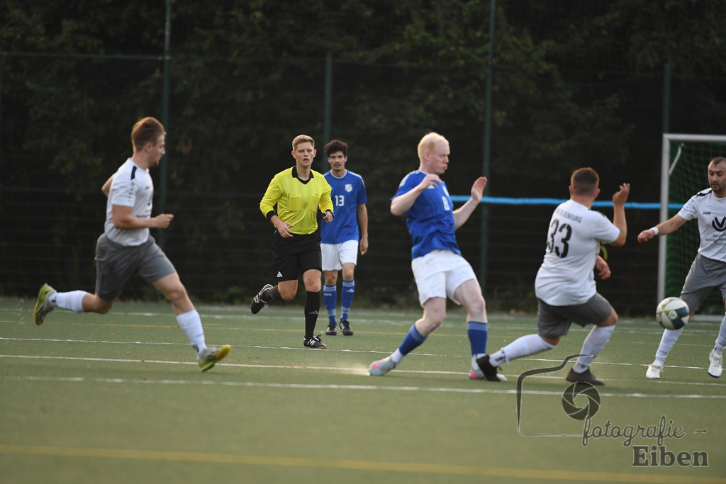 GVO Oldenburg 2-SV GOTANO | Herren Kreisliga; GVO Oldenburg 2 (weiß)-SV GOTANO (blau) am 15.08.2025 in Oldenburg (Sportanlage GVO); Photo: Philip Eiben 2025 - Realisiert mit Pictrs.com