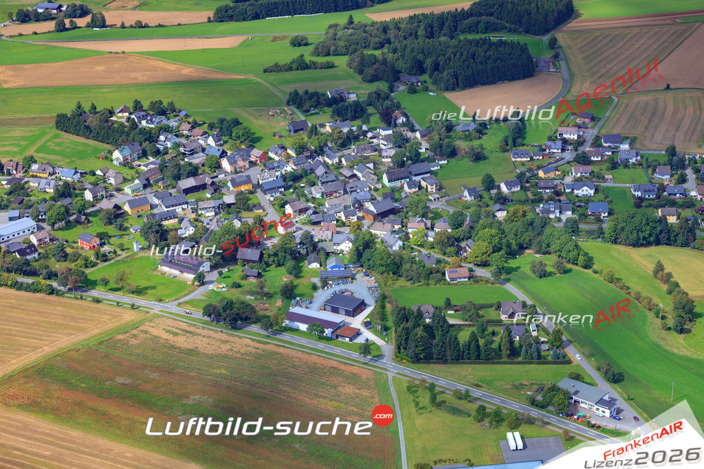 Die Luftaufnahme Carlsgruen - Bad Steben wurde 2017 mittels Flugzeug (keine Drohne) erstellt. Perfekte Schärfe und Druck- Auflösung- Garantiert!