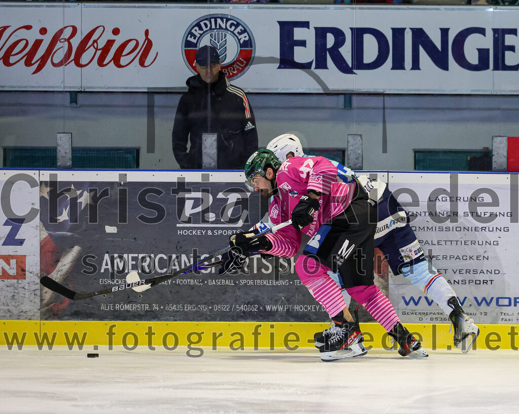2025-10-05_029_TSV_Erding_gegen_Heilbronner_Falken | Erding, Deutschland, 05.10.2025:Eishockey, Oberliga Süd 2025 / 2026, 6. Spieltag, TSV Erding gegen Heilbronner Falken, Endergebnis: 3:1Marco Pfleger (Erding Gladiators, #47)Foto: Christian Riedel / fotografie-riedel.net