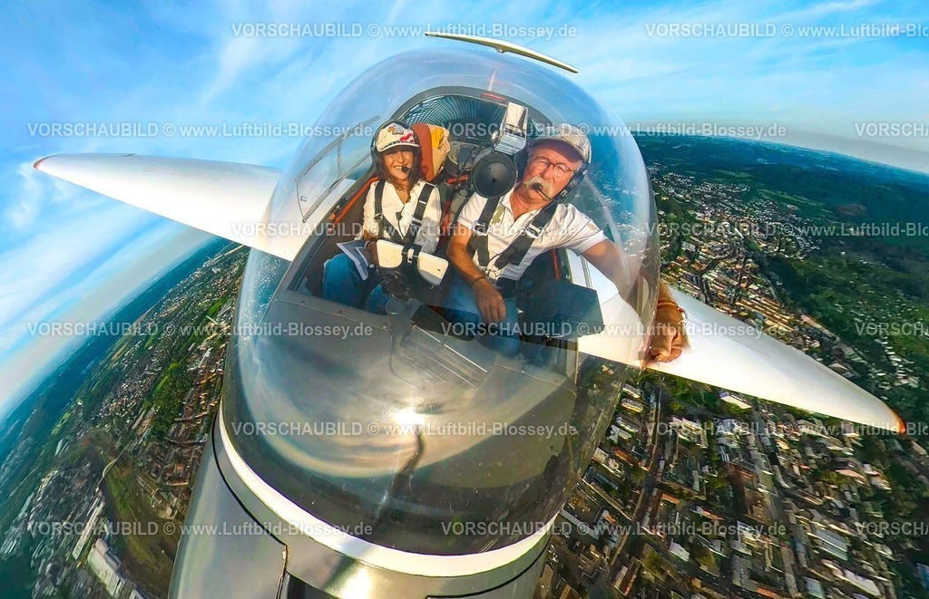 Hagen230990004DimonaHagen-5 | Luftbild, Motorsegler Hoffmann Dimona H36 fotografiert mit einer 360Gradkamera Insta360 mit Zeitungsredakteurin der Westfalenpostredaktion Hagen und Pilot Hans Blossey über Hagen unterwegs, Erdkugel, Fisheye Aufnahme, Fischaugen Aufnahme, 360 Grad Aufnahme, tiny world, Mittelstadt, Hagen, Ruhrgebiet, Nordrhein-Westfalen, Deutschland