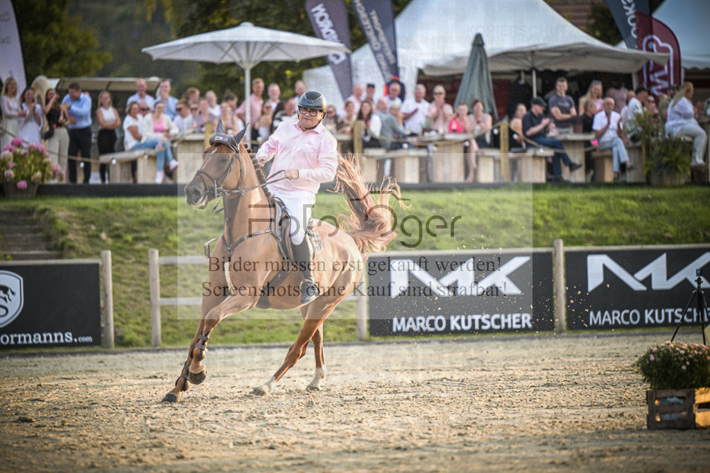 DOS_1448 | Entdecke hochwertige Reitturnierfotos von Foto Oger. Professionell, emotional und authentisch – jetzt Lieblingsmomente im Shop bestellen.Deutschlandweite Turnierfotografie. - Realisiert mit Pictrs.com