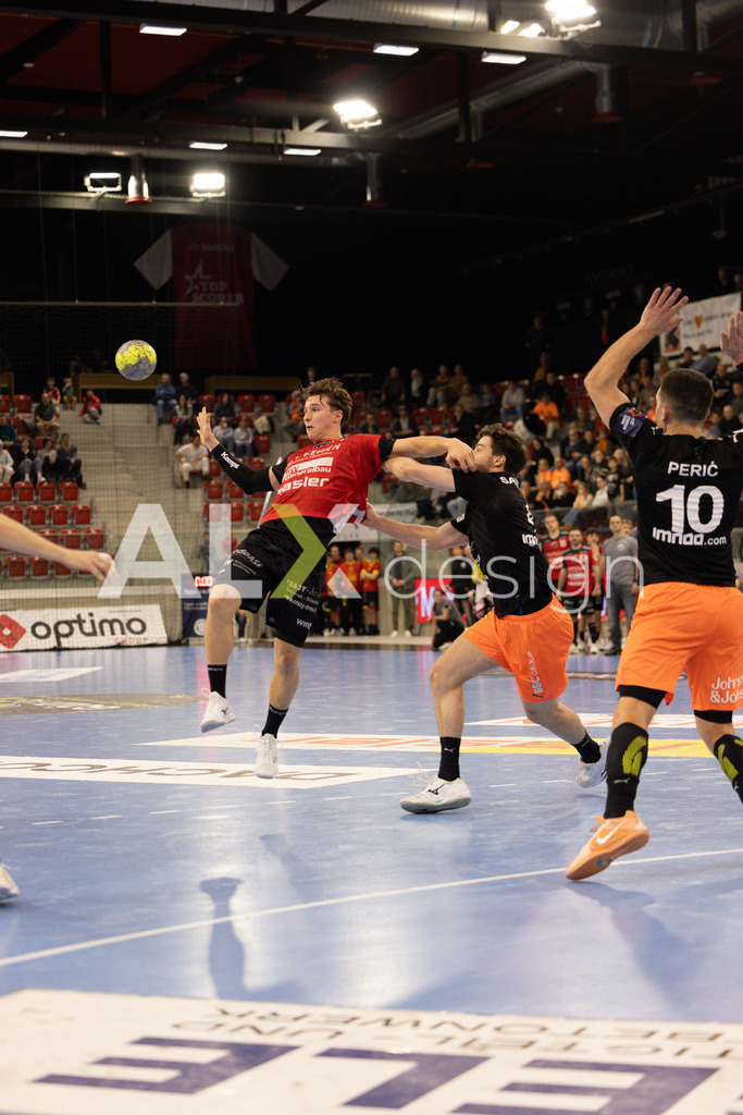 Handballen I Herren I Saison 2025-2026 I Quickline Handball League 2026 | Men I 18. Spieltag I Pfade Winterthur - Kadetten Schaffhausen I 20.12.2025 | 5 Tiago Cuencas (Pfadi Winterthur) – Rückraum mitte - Realisiert mit Pictrs.com