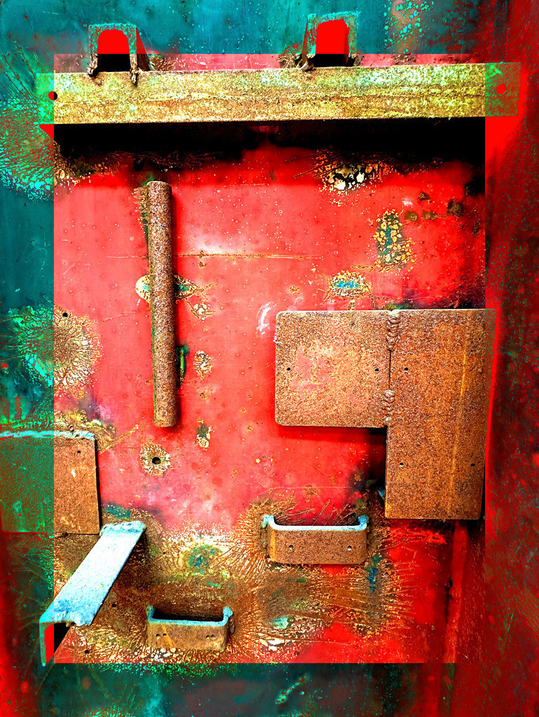 Metallische Erinnerungen | Dieses beeindruckende Kunstwerk besticht durch seine faszinierende Kombination aus Farbe und Textur. Die lebendigen Rottöne kontrastieren kraftvoll mit den verrosteten metallischen Elementen, die die Schönheit des Verfalls und den Lauf der Zeit sichtbar machen. Jedes Detail erzählt eine Geschichte von Vergänglichkeit und gleichzeitig von Stärke und Struktur. Ideal für Liebhaber moderner, abstrakter Kunst, die einen Hauch von industriellem Charme in ihrem Zuhause oder Büro setzen möchten. Bringen Sie mit diesem Bild eine einmalige Atmosphäre von Geschichte und Ästhetik in Ihre Räume. - Realisiert mit Pictrs.com