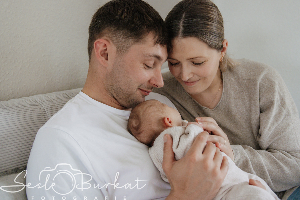 20260417-0G3A0700 | Authentische, natürliche und emotionale Fotoshootings auf der Nordseeinsel Föhr. Als Fotografin halte ich deine schönsten Momente in einzigartigen Neugeborenen-, Familien-, Paar- und Einzelshootings fest. Jetzt einen Termin vereinbaren!