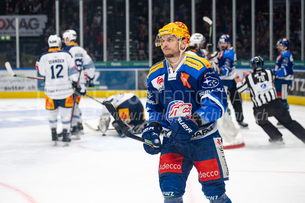 Swiss National League Final Game 2: ZSC Lions - EV Zug | 20.04.2022, Zürich, Hallenstadion, Swiss National League Final Game 2: ZSC Lions - EV Zug, Topscorer Sven Andrighetto (ZSC) ärgert sich über die ausgelassene Chance zum Führungstreffer. - Realisiert mit Pictrs.com