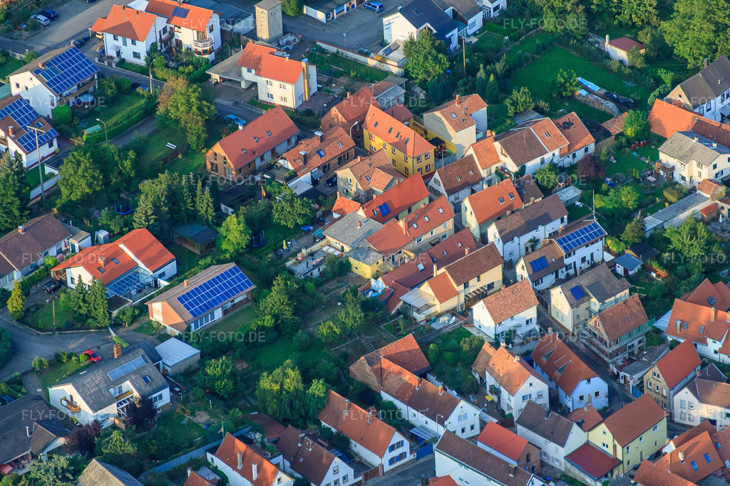 Luftbild: Neugasse im Ortsteil Godramstein in Landau im Bundesland Rheinland-Pfalz in Deutschland. Foto: IMG_32992.jpg vom 03.09.2010 durch Werner Riehm/FLY-FOTO.de