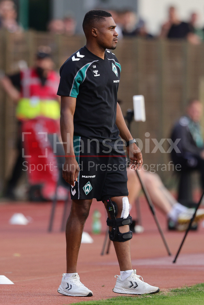 Fussball, Regionalliga Nord, SV Werder Bremen II - VfB Oldenburg | Cedric Makiadi (Trainer, SV Werder Bremen II)
