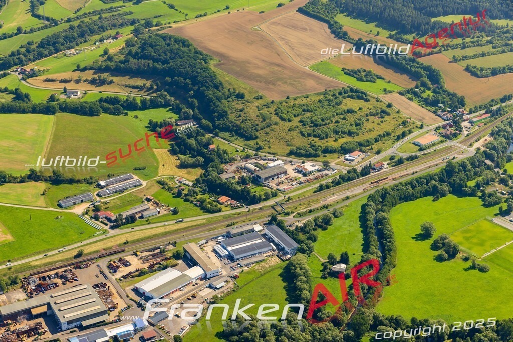 Schrägluftbild  Walldorf Gewerbe  Meiningen - Das Luftbild wurde 2025 vom UL-Flugzeug heraus erstellt (ohne Drohne- keine Drohnenaufnahme ) - Hochauflösende Luftaufnahme -Nicht vergleichbar mit Google Maps oder Satelittenbilder- Die Geschenkidee !Mit Lizenz und Bildrechte bestellbar