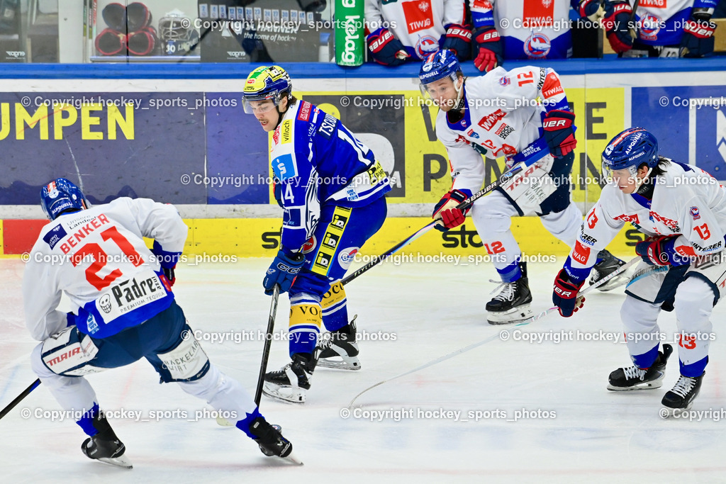 EC IDM Wärmepumpen VSV vs. HC TIWAG Innsbruck - Die Haie | #21 Sebastian Benker HC Innsbruck, #14 Johannes Tschurnig EC VSV, #12 Benjamin Corbeil HC Innsbruck, #13 Devin Steffler HC Innsbruck, EC IDM Wärmepumpen VSV vs. HC TIWAG Innsbruck - Die Haie, EC IDM Wärmepumpen VSV vs. HC TIWAG Innsbruck - Die Haie am 01.01.2026 in Villach (Stadthalle Villach), Austria, (Photo by Bernd Stefan)