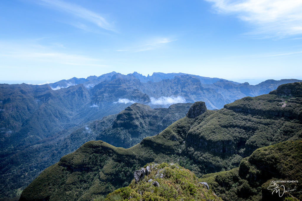 Parques Florestal; Bica da Cana; Madeira | Herzlich willkommen auf meiner Seite! Ich bin Elke Wallnisch, Deine Fotografin für lichtstarke Momente. Der Name steht für alles, was mich mit der Fotografie verbindet: Das Licht und seine machtvolle Wirkung auf eine Situation oder unsere Stimmung - Realisiert mit Pictrs.com