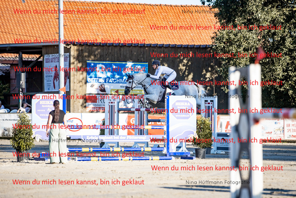BK1A8396 | Turnierbilder Turnierfotos Nina Hüffmann Turnierfotografie Pferdefotografie Tierzeichnung Haustierzeichnung Pferdezeichnung Hundezeichnung Videograf  - Realisiert mit Pictrs.com