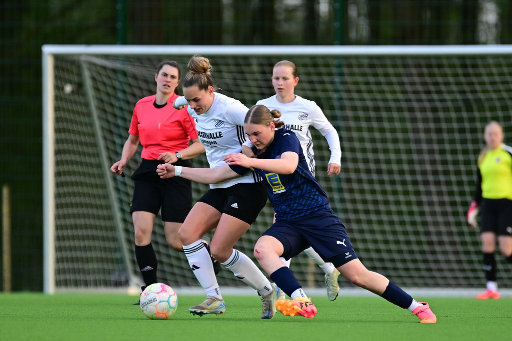 Fußball I Frauen I Saison 2024-2025 I Oberliga Niedersachsen I 20. Spieltag I SV Ahlerstedt-Ottendorf - DJK-SV Bunnen | Der Sportfotograf. - Realisiert mit Pictrs.com