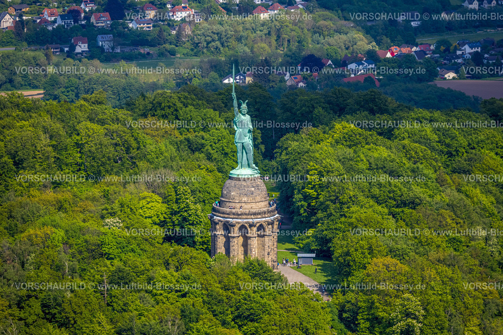 Detmold240505627Hermannsdenkmal_TeutoburgerWald | Luftbild, Hermannsdenkmal, kulturelle Statue des Cheruskerfürsten, nach Entwürfen von Ernst von Bandel, Teutoburger Wald, Hiddesen, Detmold, Ostwestfalen, Nordrhein-Westfalen, Deutschland