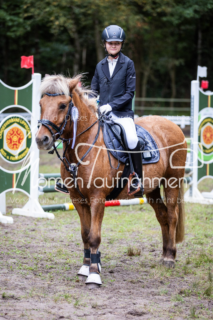 HB-Springreiter-051 | MomenTaufnahmen Pferdesportfotos