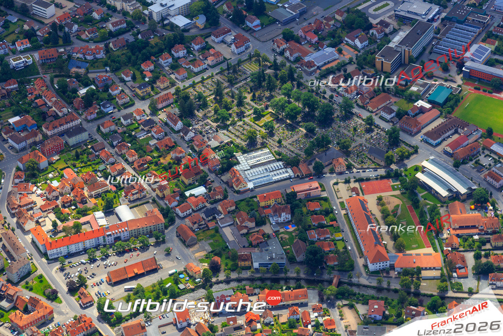 Die Luftaufnahme der Stadt Kronach wurde vom UL-Flugzeug heraus erstellt ( keine Drohne )- hohe Auflösung für beste Qualität