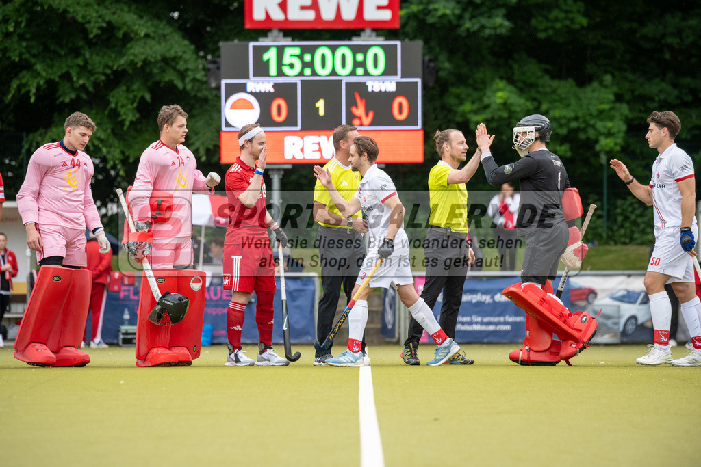 SFE_20250524_0018 | Köln, Deutschland, 24.05.2025:  Hockey 1. Bundesliga Herren Rot-Weiss Köln - Mannheimer THC im KTHC Stadion Rot-Weiss Köln Tennis and Hockey Club am 24.05.2025 in Köln, Deutschland. (Foto von Stephan Fehrmann)Köln, Germany, 24.05.2025: Hockey 1. Bundesliga Herren Rot-Weiss Köln - Mannheimer THC in KTHC Stadion Rot-Weiss Köln Tennis and Hockey Club at 24.05.2025 in Köln, Deutschland. (Foto from Stephan Fehrmann)