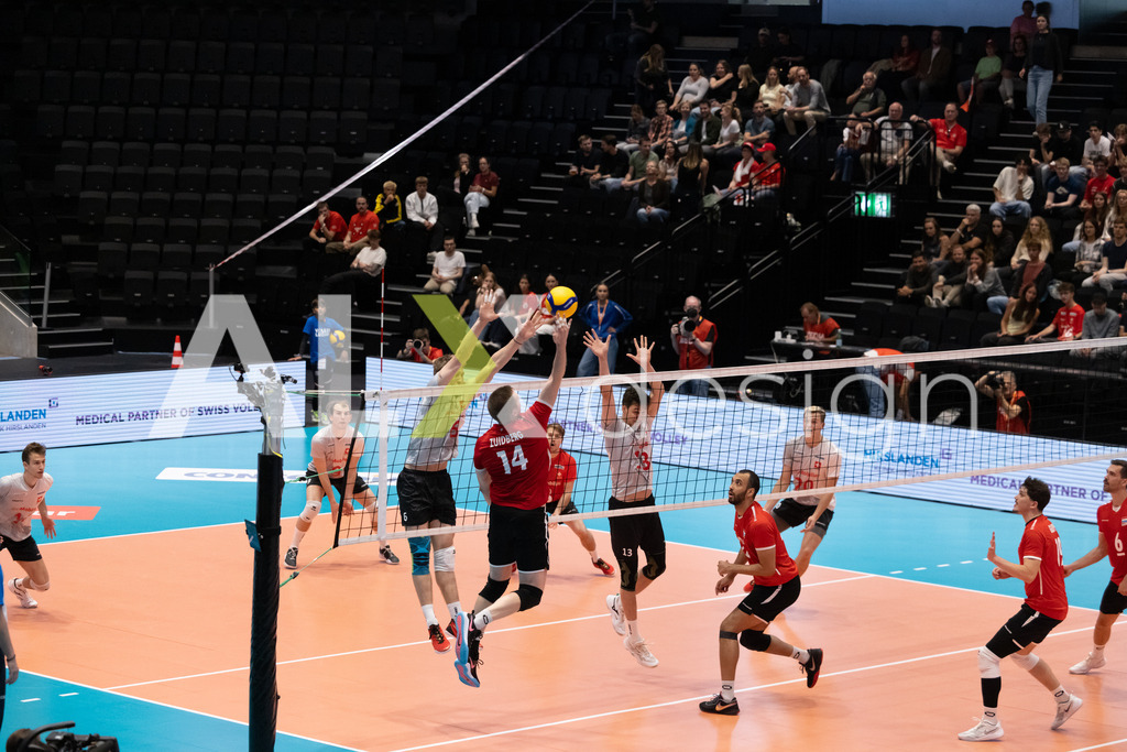 Luxembourg v Switzerland - CEV European League Men | KRIENS, SWITZERLAND - JUNE 12: CHRIS ZUIDBERG of Luxembourg attack / spike against ETIENNE SCHALCH of Switzerland and SIMON MAAG of Switzerland double block during the CEV European League match between Luxembourg and Switzerland at Pilatus Arena on June 12, 2026 in Kriens, Switzerland. - Realisiert mit Pictrs.com