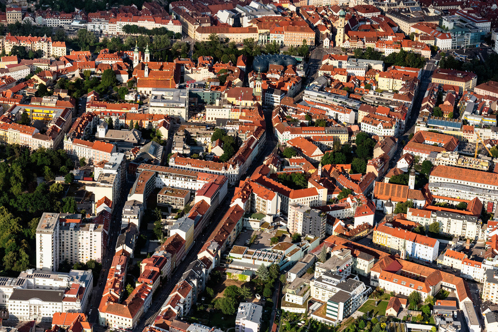 dr__0025500.jpg | GRAZ 24.06.2019 Verlauf der Straßenführung Annenstraße in Richtung Kunsthaus Graz in Graz in Steiermark, Österreich. // Street - road guidance Annenstrasse in Richtung Kunsthaus Graz in Graz in Steiermark, Austria. Foto: Daniel Reiter