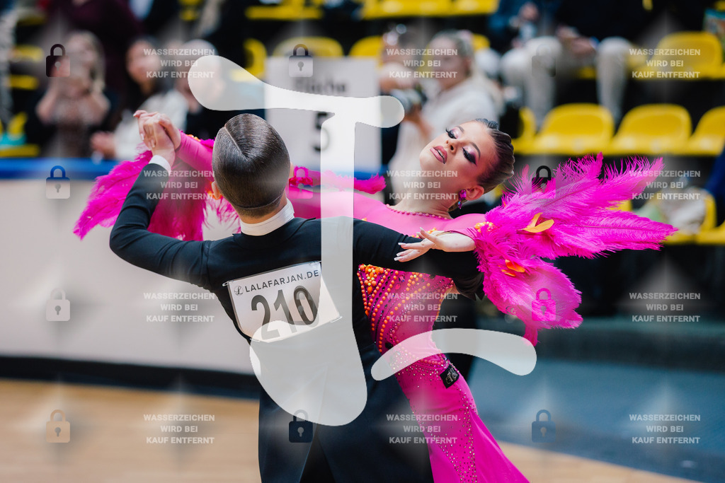 Hessen Tanzt WDSF Open Junior II Standard 10th (210) Tim Gordon _ Luisa Huber (Schwarz-Weiß-Club Pforzheim)-2025-05-17-7479 | Webshop for digital downloads and prints of dance sport, event & show photographer Julian Link - Realisiert mit Pictrs.com