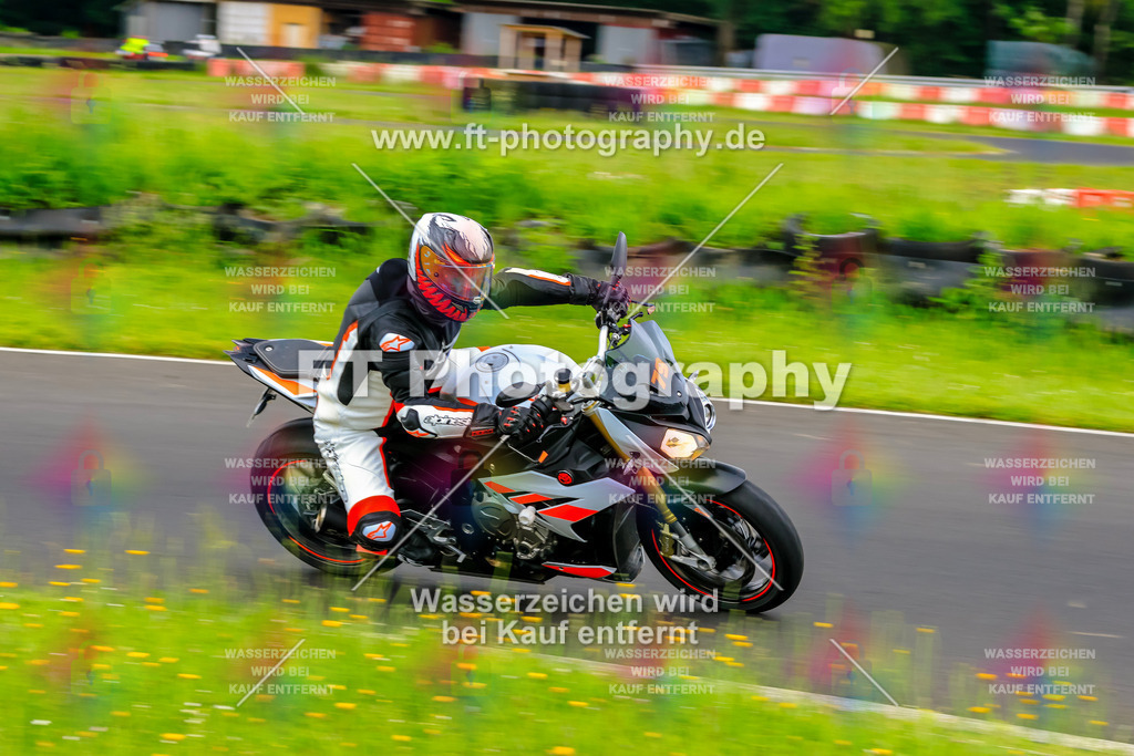 VBK-7572 | Hier findet Ihr Bilder von Touristenfahrten auf der Nürburgring Nordschleife oder von anderen Veranstaltungen die ich besucht habe. Viel Spass beim Durch Schauen 