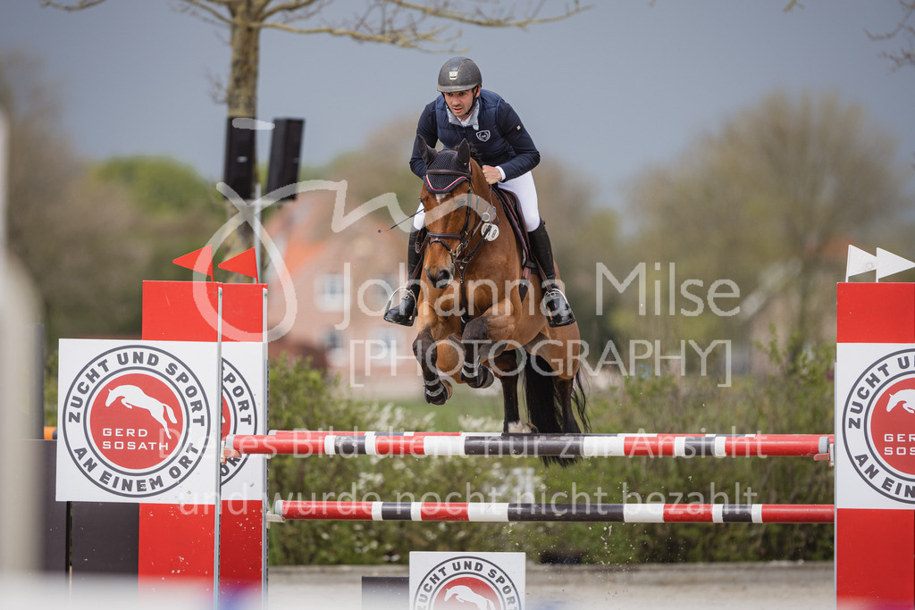230426_HofSosath_M1-Spr-929 | Deine schönsten Turniermomente als professionelle Fotos! Entdecke hochwertige Pferdesport-Fotografie im Online-Shop. Jetzt Fotos finden & bestellen!