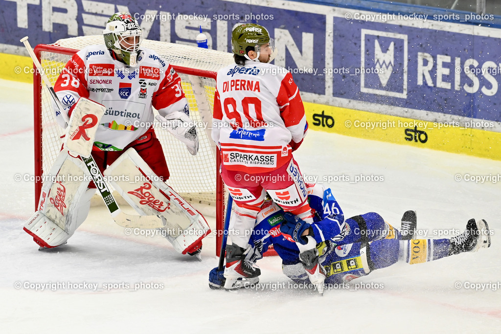 EC IDM WÄRMEPUMPEN VSV vs. HCB Südtirol Alperia | #38 Samuel Harvey HCB Südtirol Alperia, #90 Dylan Diperna HCB Südtirol Alperia, #46 Paul Sintschnig EC VSV, EC IDM WÄRMEPUMPEN VSV vs. HCB Südtirol Alperia, EC IDM WÄRMEPUMPEN VSV vs. HCB Südtirol Alperia am 28.12.2025 in Villach (Stadthalle Villach), Austria, (Photo by Bernd Stefan)