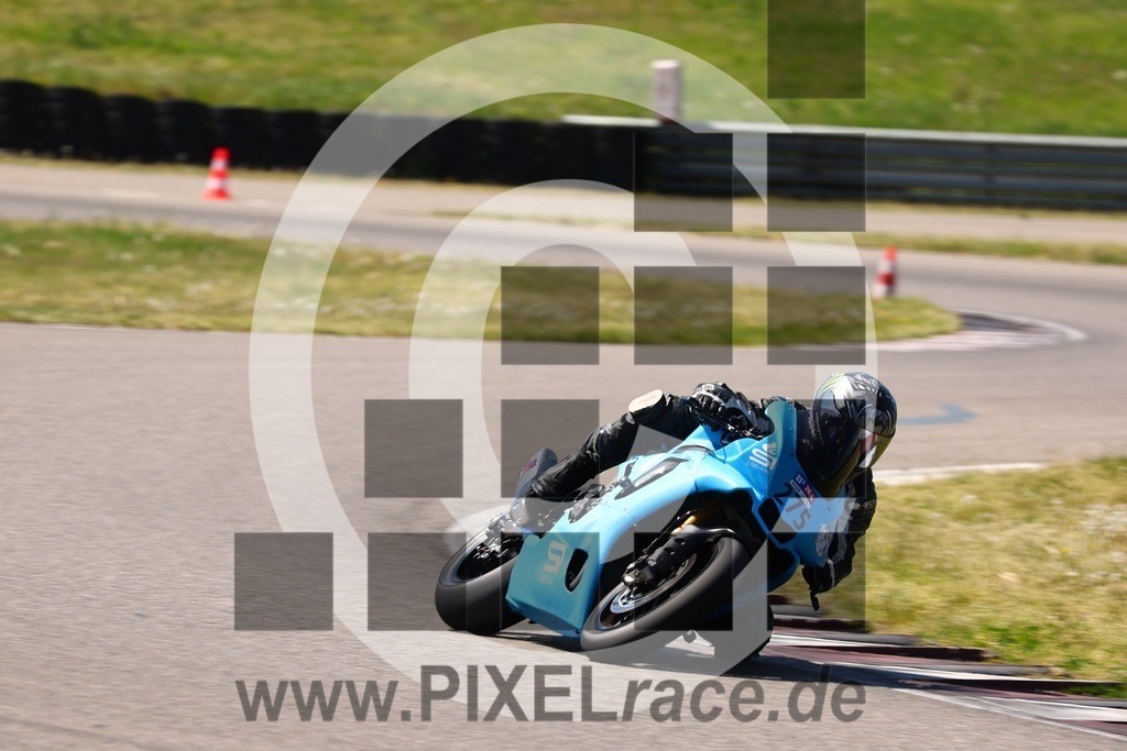 0275-20260426_02232 | Schöne Erinnerungen an spannende Momente - das festzuhalten ist unser Job. PIXELrace.de ist seit 2003 auf den Rennstrecken Europas unterwegs um die Action draußen beim Fahren und die wunderbare Stimmung imm Fahrerlager für euch einzufangen.