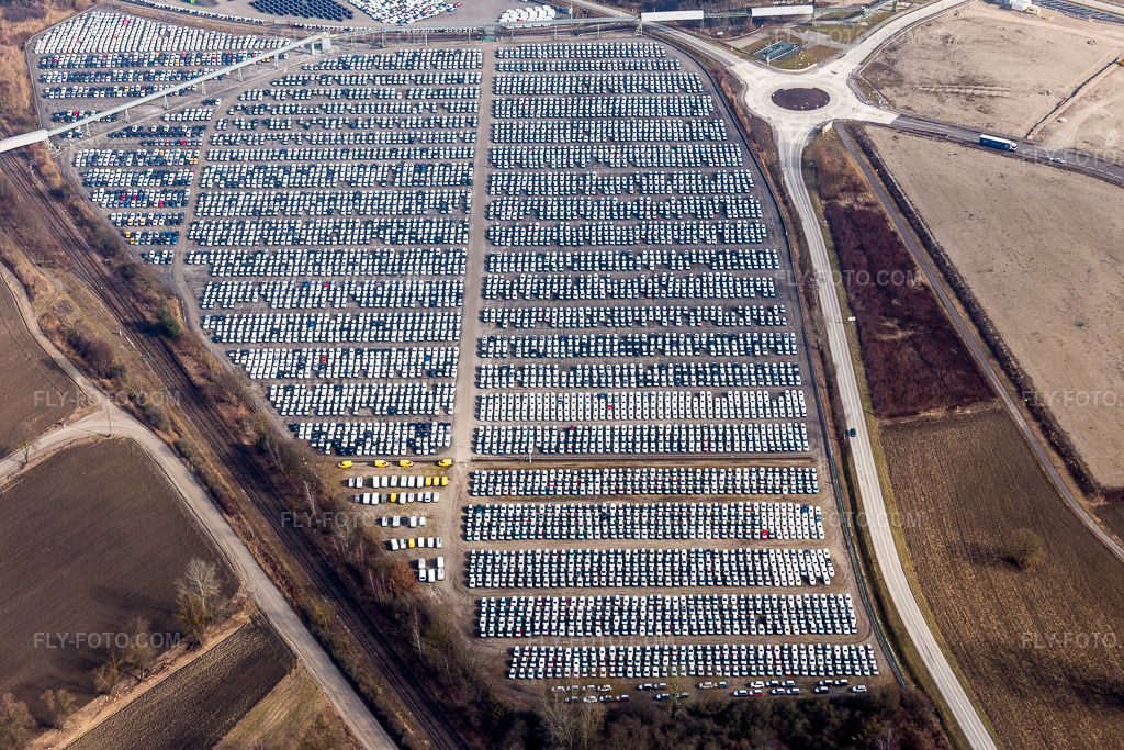 Aerial view: Endless rows of vehicles in the customs warehouse for the import of passenger cars from Walon in Lauterbourg in the state Bas-Rhin, France. – Photo: IMG_096933.jpg taken on 02/19/2017 by Werner Riehm/FLY-FOTO.com – Resolution of the original: 5472 x 3648 px