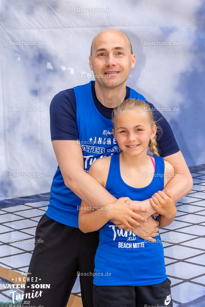 2022-00063103-Vater-Sohn-Turnier-Teamfotos-2 | 26.05.2022; Berlin Foto: Gerold Rebsch - www.beachpics.de