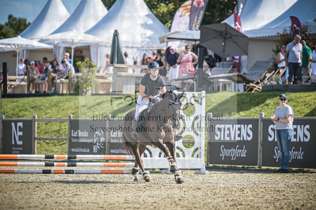 DOS_0432 | Entdecke hochwertige Reitturnierfotos von Foto Oger. Professionell, emotional und authentisch – jetzt Lieblingsmomente im Shop bestellen. - Realisiert mit Pictrs.com