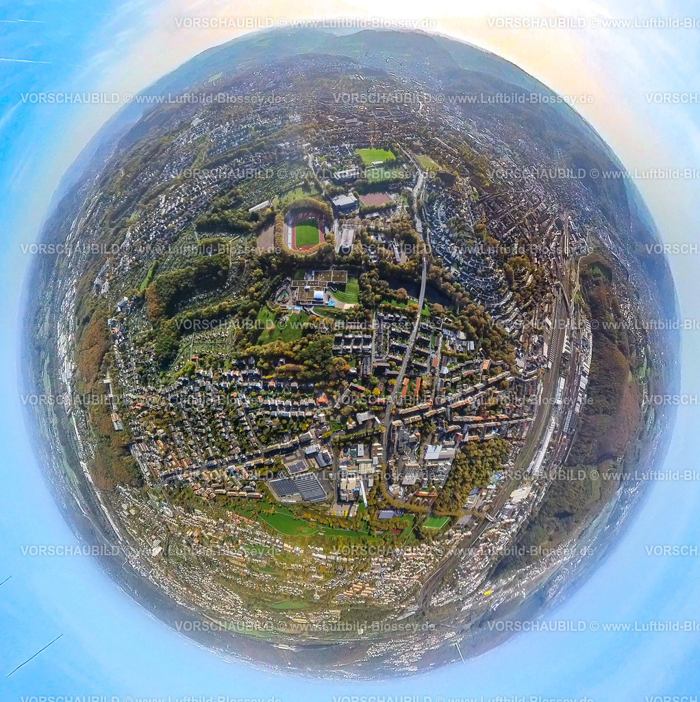 Hagen20221020_12_Ischeland | Luftbild, Sportanlage Ischelandstadion, Kleingärtnerverein Ischeland, Fisheye Aufnahme, Fischaugen Aufnahme, 360 Grad Aufnahme, Altenhagen, Hagen, Ruhrgebiet, Nordrhein-Westfalen, Deutschland