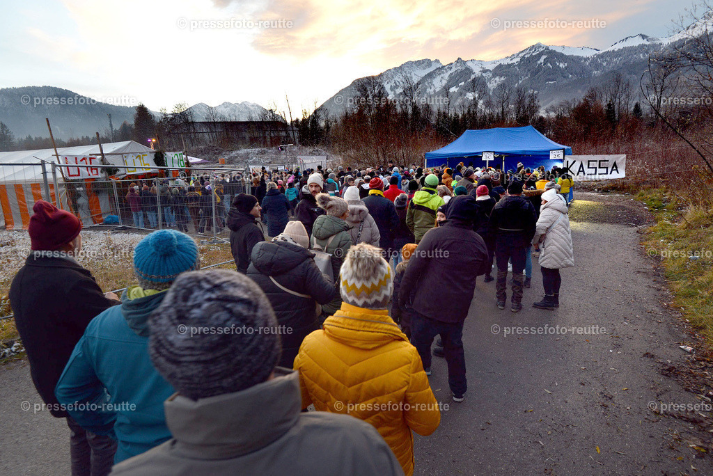 news-2022-Dez03-Krampusumzug-Reutte-WTV_5509 | Info aus dem Bezirk Reutte/Ausserfern Tirol sowie eine umfangreiche Bilddatenbank über die gesamte Region: Lechtal, Talkessel Reutte, Tannheimertal, Zwischentoren. Lech, Plansee, Zugspitze, Grenztunnel, B179, Fernpassstraße, Verkehr, Lawinen, Tradition, - Realisiert mit Pictrs.com