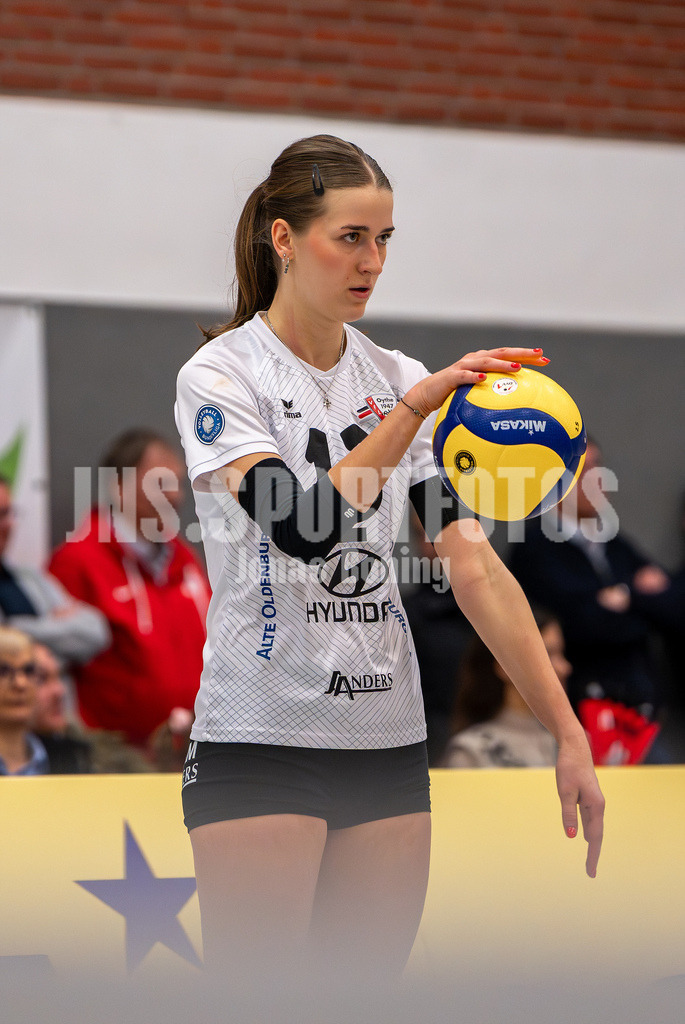 Volleyball I Frauen I Saison 2025-2026 I 2 Bundesliga Pro I 17. Spieltag VFL Oythe - VC Stralsund I 1823 | Annelis Lotte Tyws (13,VFL Oythe) - Realisiert mit Pictrs.com